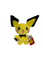 Lade das Bild in den Galerie-Viewer, Pokémon - Pichu - BOTI Plüschtier 20 cm

