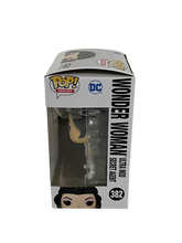 Lade das Bild in den Galerie-Viewer, Wonder Woman - Wonder Woman Ultra Mod Secret Agent - Funko POP! Heroes #382
